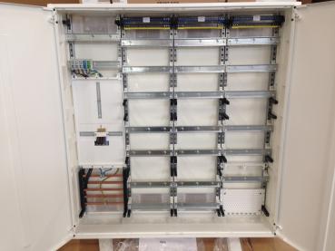 F-tronic Zählerschrank 1x 3.HZ Zählerfeld + 2x Verteilerfeld + 1x Verteilerfeld mit APZ, 4-feldrig