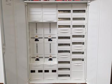 F-tronic Zählerschrank 4x 3.HZ Zählerfeld + 1x Verteilerfeld + 1x Verteilerfeld mit APZ, 4-feldrig, Bauhöhe: 1400mm