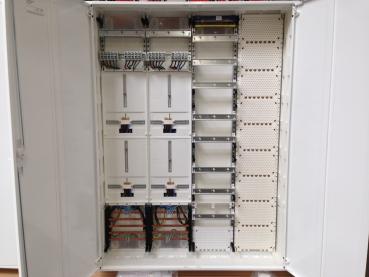 F-tronic Zählerschrank 4x 3.HZ Zählerfeld + 1x Verteilerfeld mit APZ + 1x Multimediafeld, 4-feldrig, Bauhöhe: 1400mm