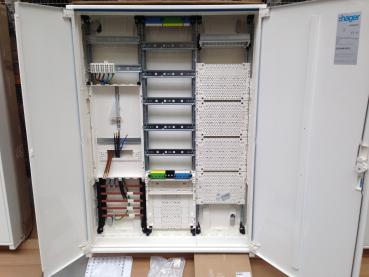 Hager Zählerschrank 1x 3.HZ Zählerfeld + 1x Verteilerfeld mit APZ-Raum + 1x Multimediafeld, ZB33S