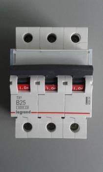 Legrand Leitungsschutzschalter B25A - TX3, 6kA, 3-polig (403404)