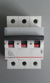 Legrand Leitungsschutzschalter B32A - TX3, 6kA, 3-polig (403405)