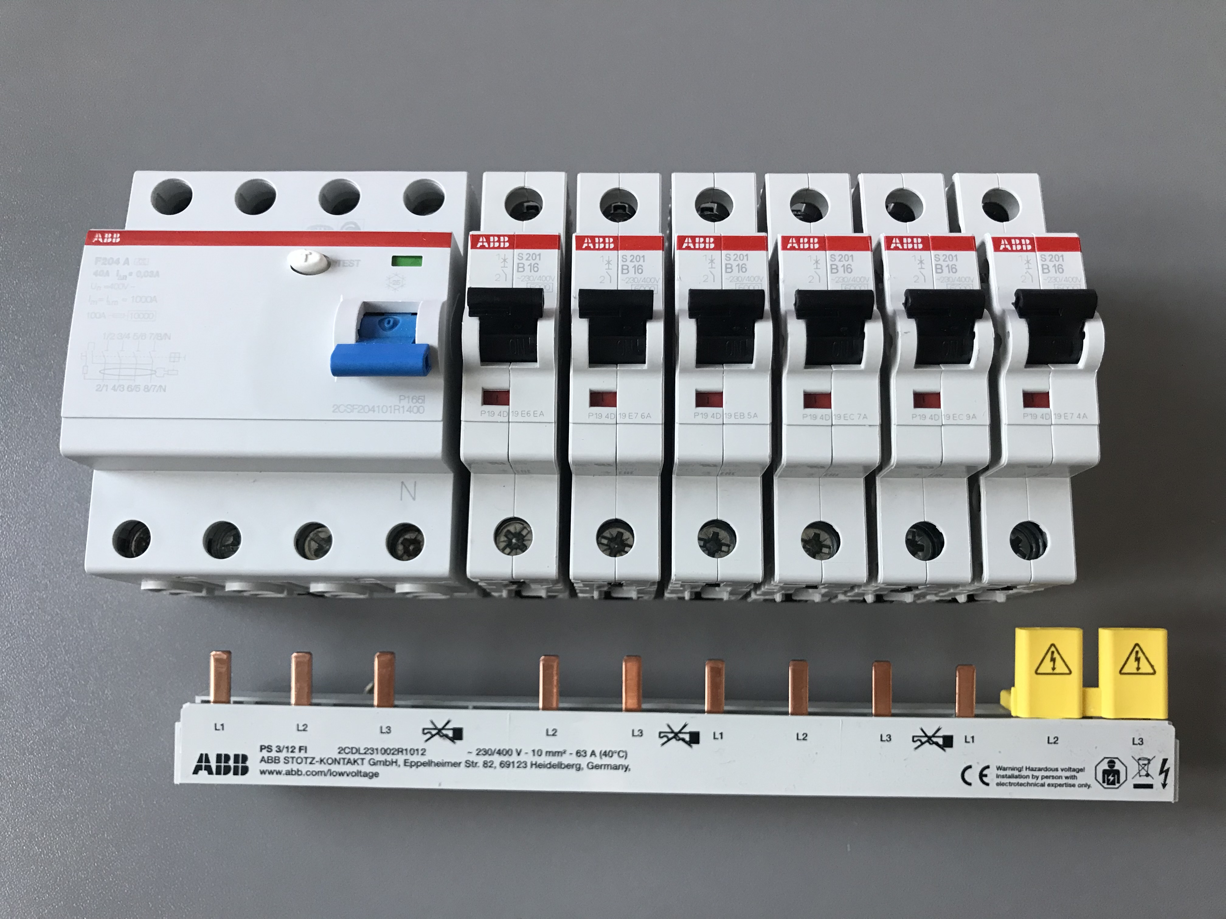 Elektromaterial günstig kaufen - Online Shop - 1x ABB FI F204A-40/0,03 + 6x  ABB LS-Schalter S201-B16 + 1x PS3/12FI Sammelschiene + 1x KZ059