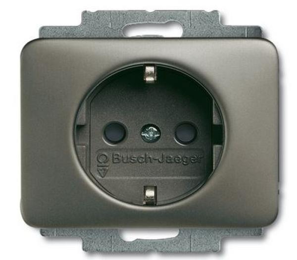 Busch-Jäger 20 EUCKS-20 Schuko-Steckdose mit integriertem erhöhten Berührungsschutz alpha platin ***RESTPOSTEN***