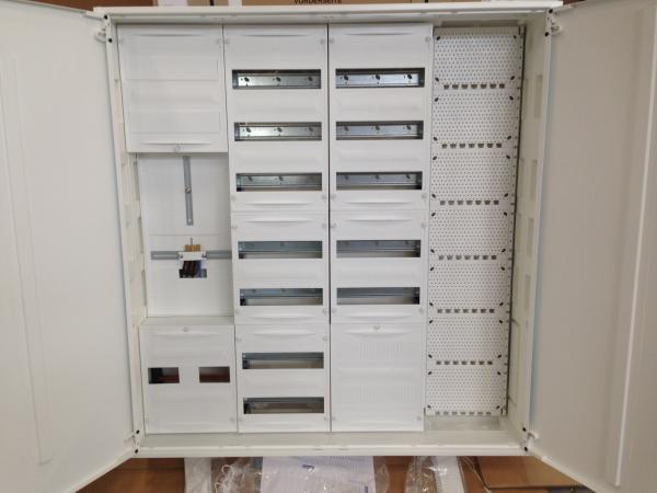 F-tronic Zählerschrank 1x 3.HZ Zählerfeld + 1x Verteilerfeld + 1x Verteilerfeld mit APZ + 1x Multimediafeld, 4-feldrig