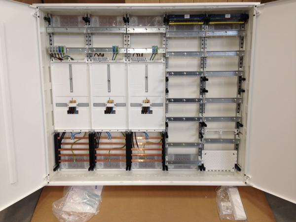 F-tronic Zählerschrank 3x 3.HZ Zählerfeld + 1x Verteilerfeld + 1x Verteilerfeld mit APZ, 5-feldrig