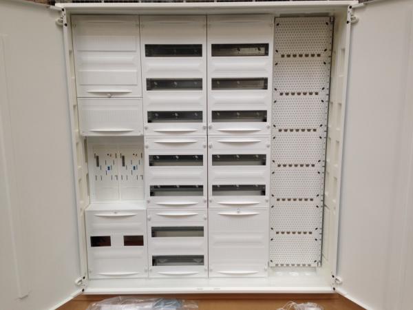 F-tronic Zählerschrank 2x eHZ Zählerfeld mit Datenschnittstelle + 1x Verteilerfeld + 1x Verteilerfeld mit APZ + 1x Multimediafeld, 4-feldrig