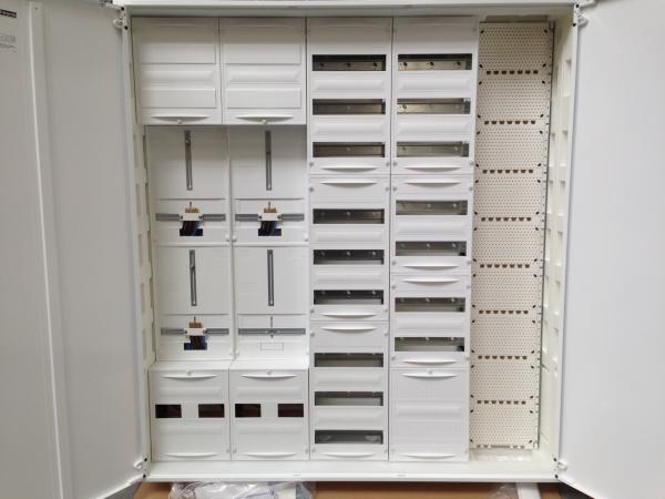 F-tronic Zählerschrank 3x 3.HZ Zählerfeld + 1x TSG-Feld + 1x Verteilerfeld + 1x Verteilerfeld mit APZ + 1x Multimediafeld, 5-feldrig, Bauhöhe: 1400mm