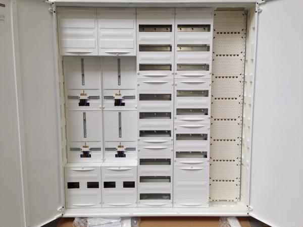 F-tronic Zählerschrank 4x 3.HZ Zählerfeld + 1x Verteilerfeld + 1x Verteilerfeld mit APZ + 1x Multimediafeld, 5-feldrig, Bauhöhe: 1400mm