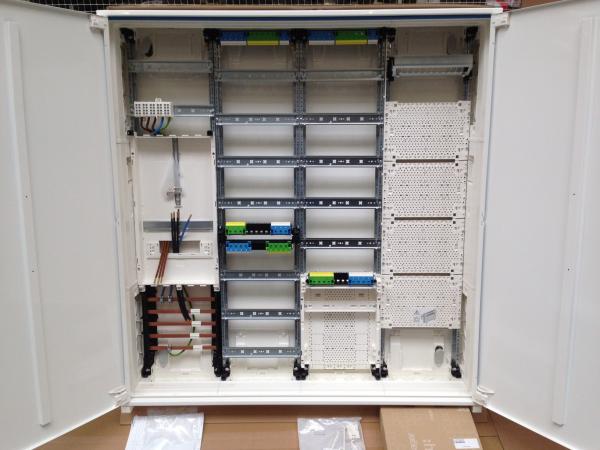 Hager Zählerschrank 1x 3.HZ Zählerfeld + 1x Verteilerfeld + 1x Verteilerfeld mit APZ-Raum + 1x Multimediafeld ZB34S