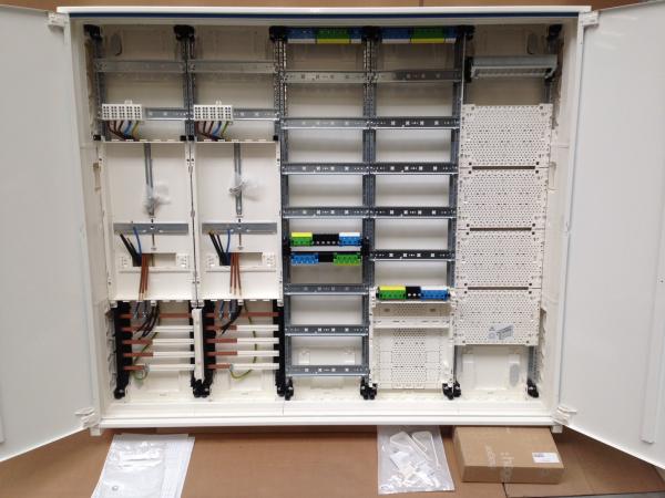 Hager Zählerschrank 2x 3.HZ Zählerfeld + 1x Verteilerfeld + 1x Verteilerfeld mit APZ + 1 Multimediafeld ZB35S