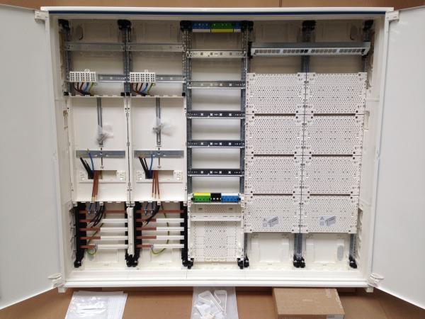 Hager Zählerschrank 2x 3.HZ Zählerfeld + 1x Verteilerfeld mit APZ + 1 Multimediafeld ZB35S